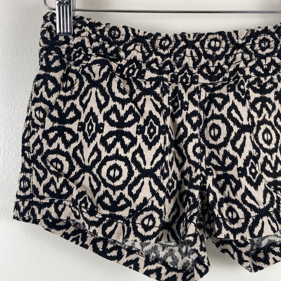 ✨3/$25✨ Revamped Aztec Print Cloth Shorts - XS - Picture 2 of 6